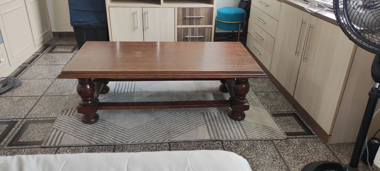 Mesa de centro grande em madeira de lei