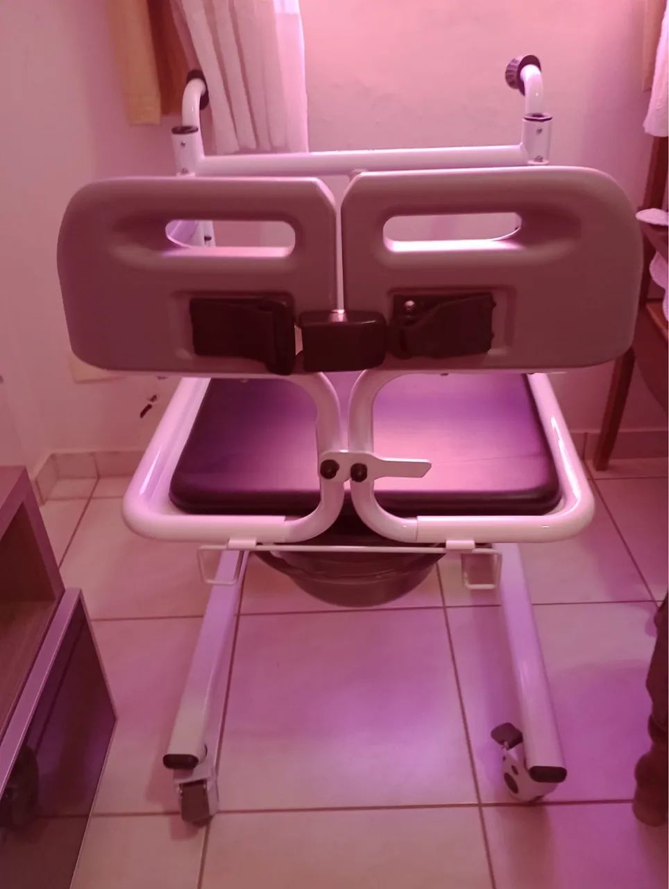 Cadeira de Transferência e Banho  - Foto 2