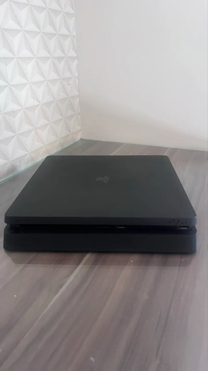 Ps4 com controle e dois jogos - Foto 2