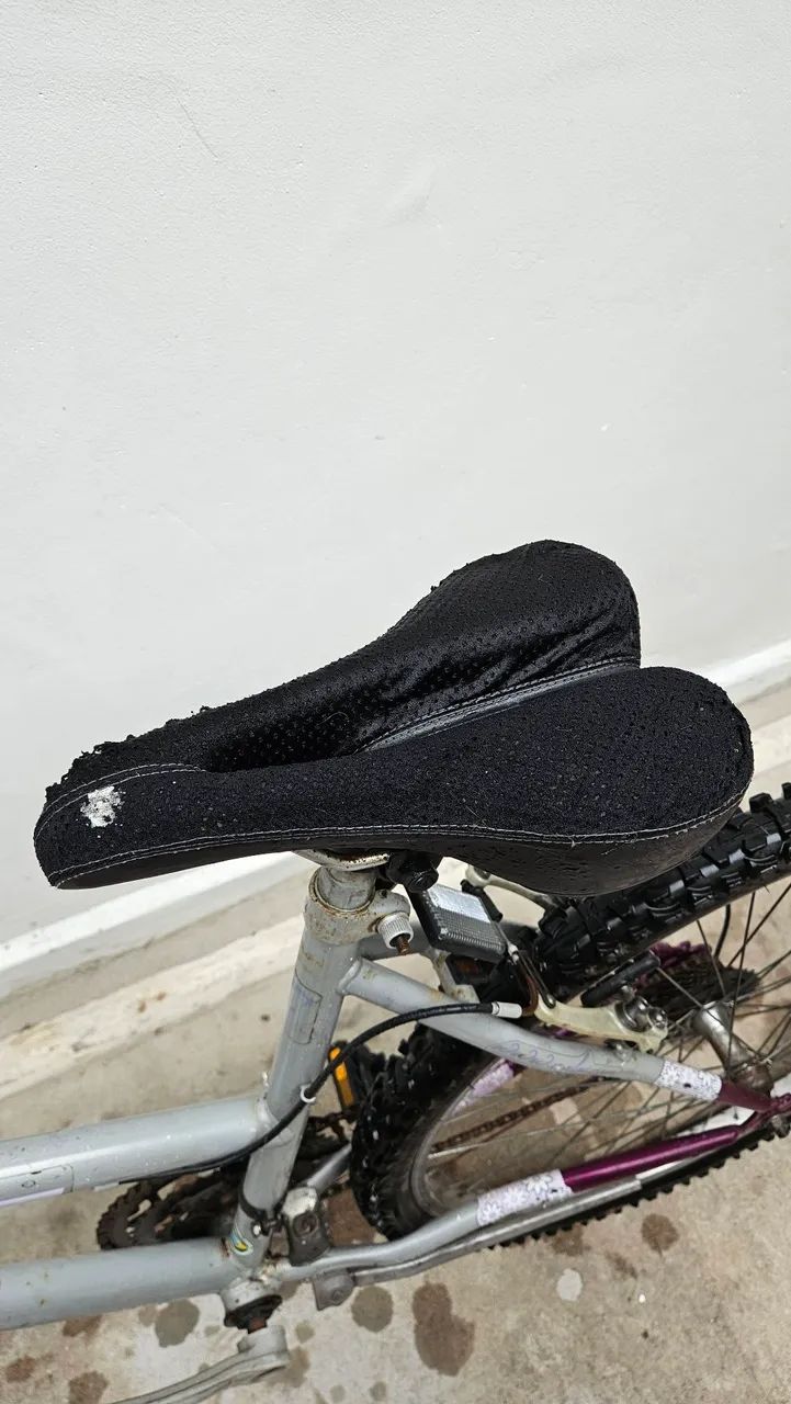  Bicicleta Caloi aro 26 com marchas e cesta - R$ 400 - Foto 5