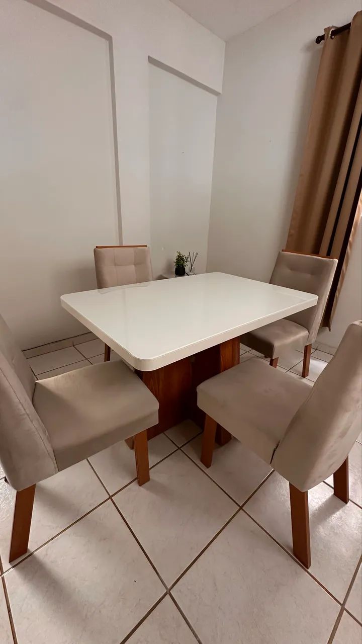 Mesa de jantar 4 cadeiras