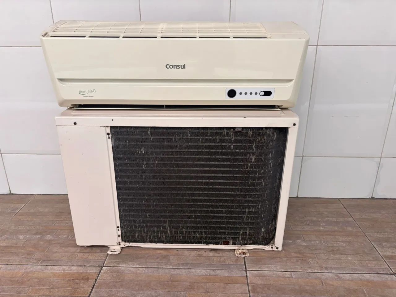 Um ar condicionado 9000 btus cnsul - Foto 4