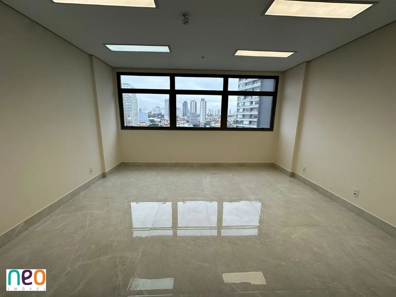 Sala comercial com janela anti ruído bem localizada - Foto 2