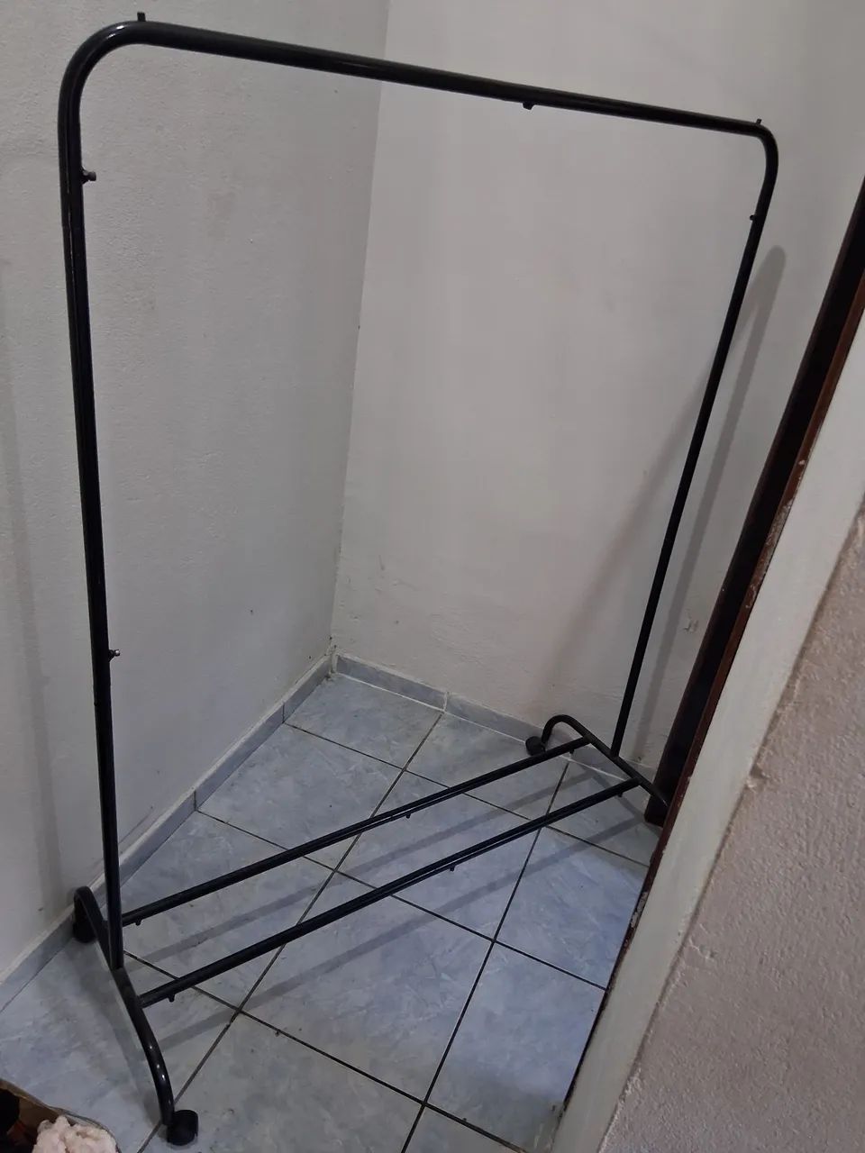 Arara de roupas de metal