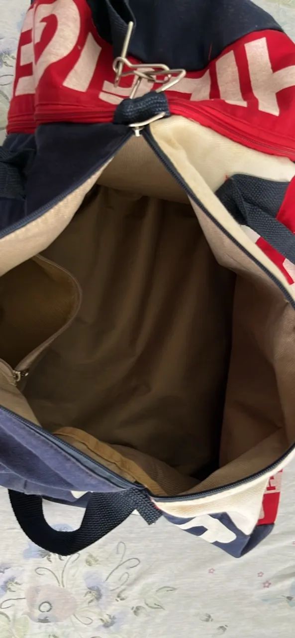 Mala de Viagem e Academia Tommy Hilfiger Duffel Bag - Azul, Vermelha e Branca - Foto 5
