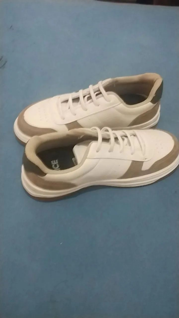 Tênis Casual Branco e bege