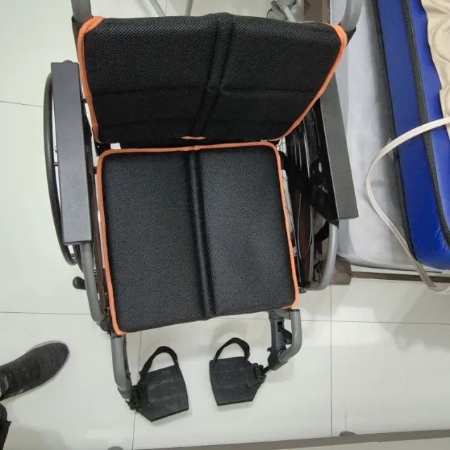 Cadeira De Rodas Alumínio Premium Max Até 150kg Hidrolight 46cm - Sem uso. - Foto 4
