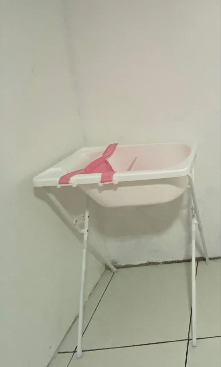 Banheira de bebe e cadeirinha de balanço  - Foto 3