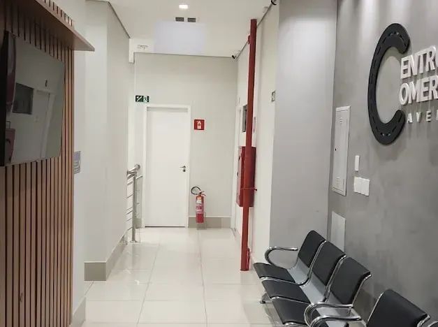 SALAS COMERCIAIS, VALORES DIFERENTES, VAZIA E MOBILIADA, EM CIMA RESTAURANTE AVENIDA, CIDA - Foto 3