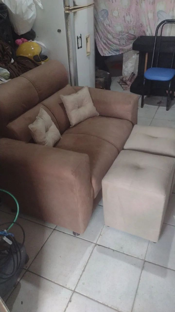 Vendo kit; sofá de 2 lugares com 2 pulfs e duas almofadas. - Foto 4