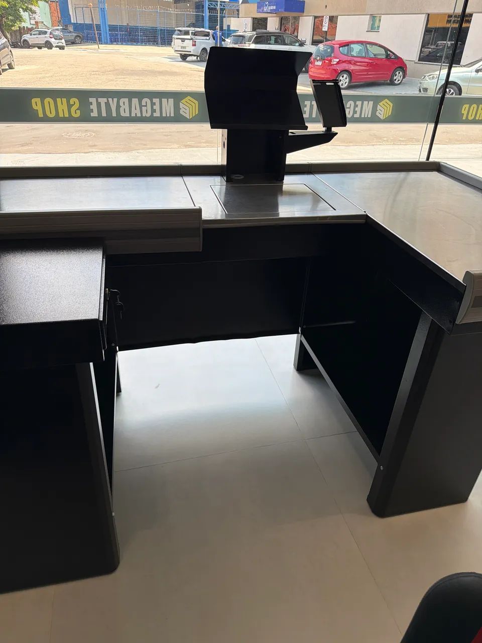Vendo checkout semi zero com gaveta automática  - Foto 3