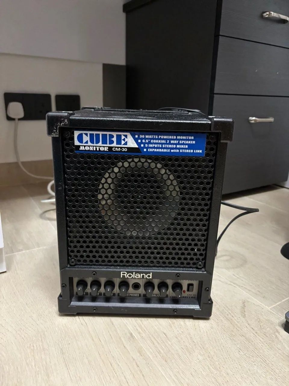 Caixa Roland CM30 