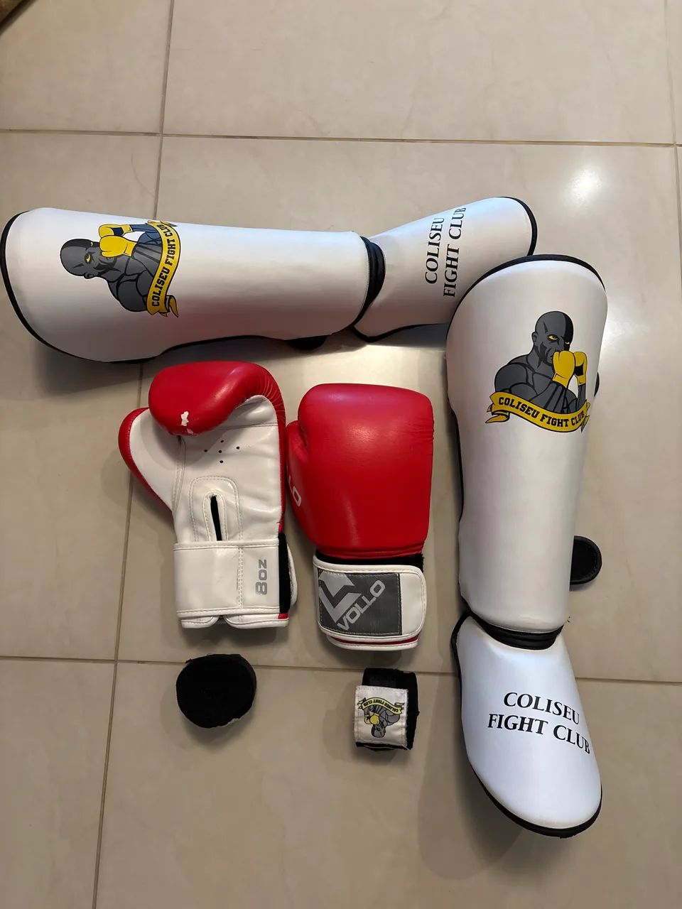 Kit luvas e caneleiras kickboxing