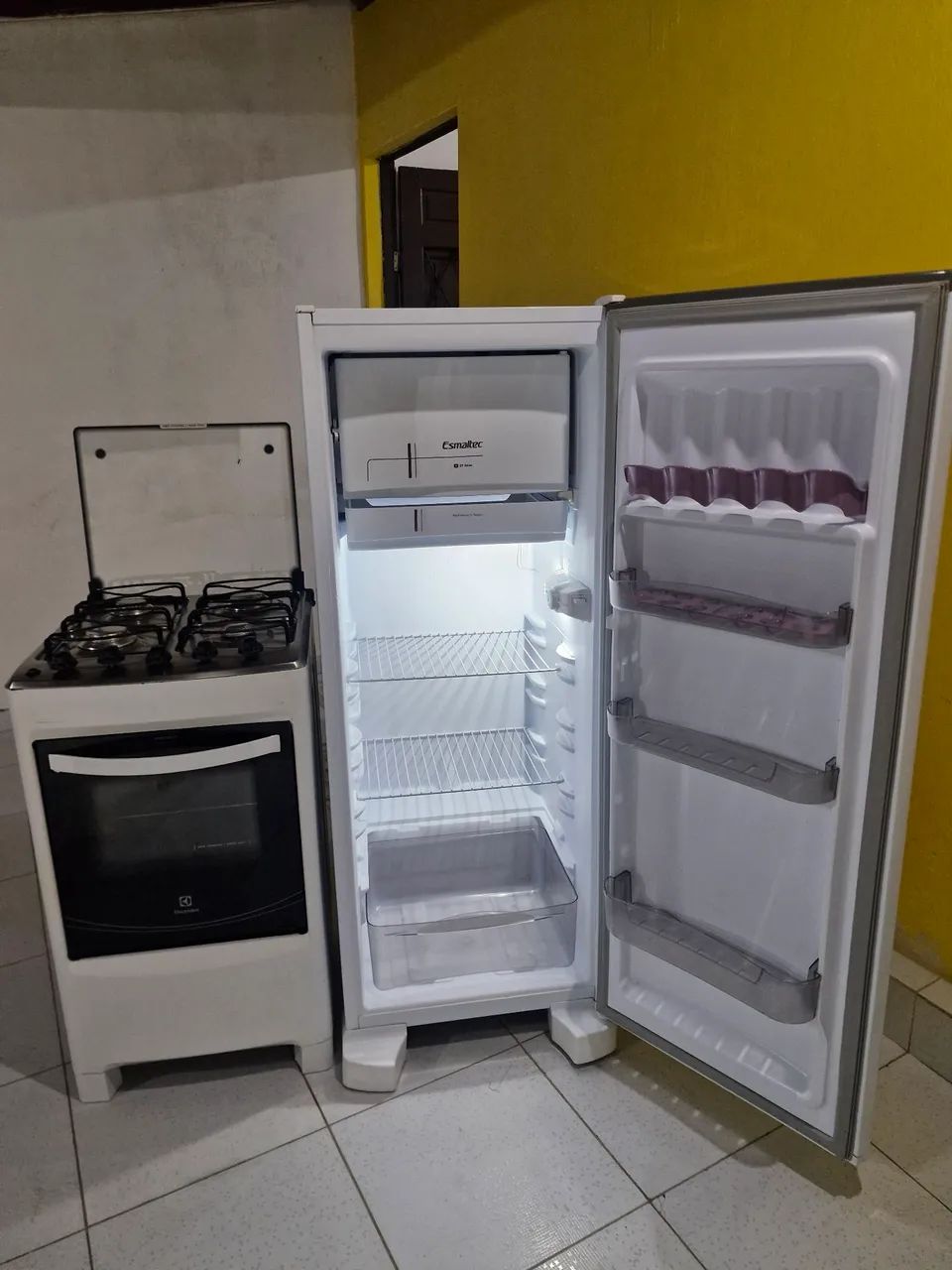 Geladeira esmaltec + fogão elétrolux funcionando perfeitamente  - Foto 2