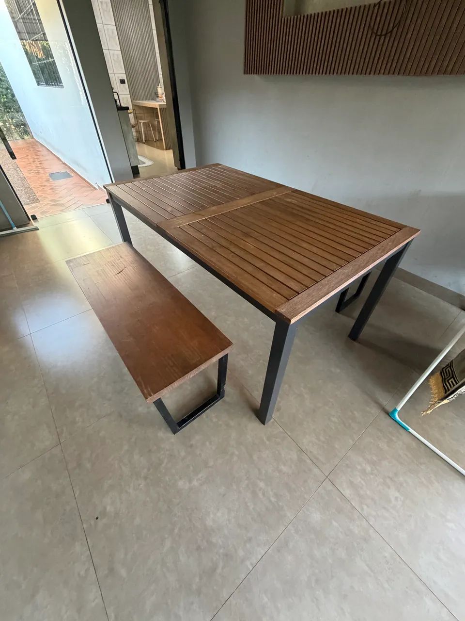 Desapego mesa e bancos 