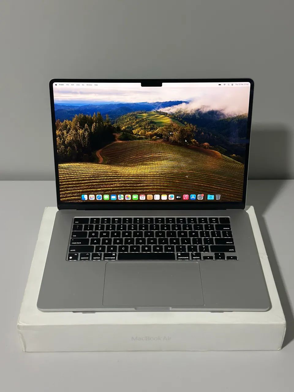 MacBook M2 - 16pol  - Foto 5