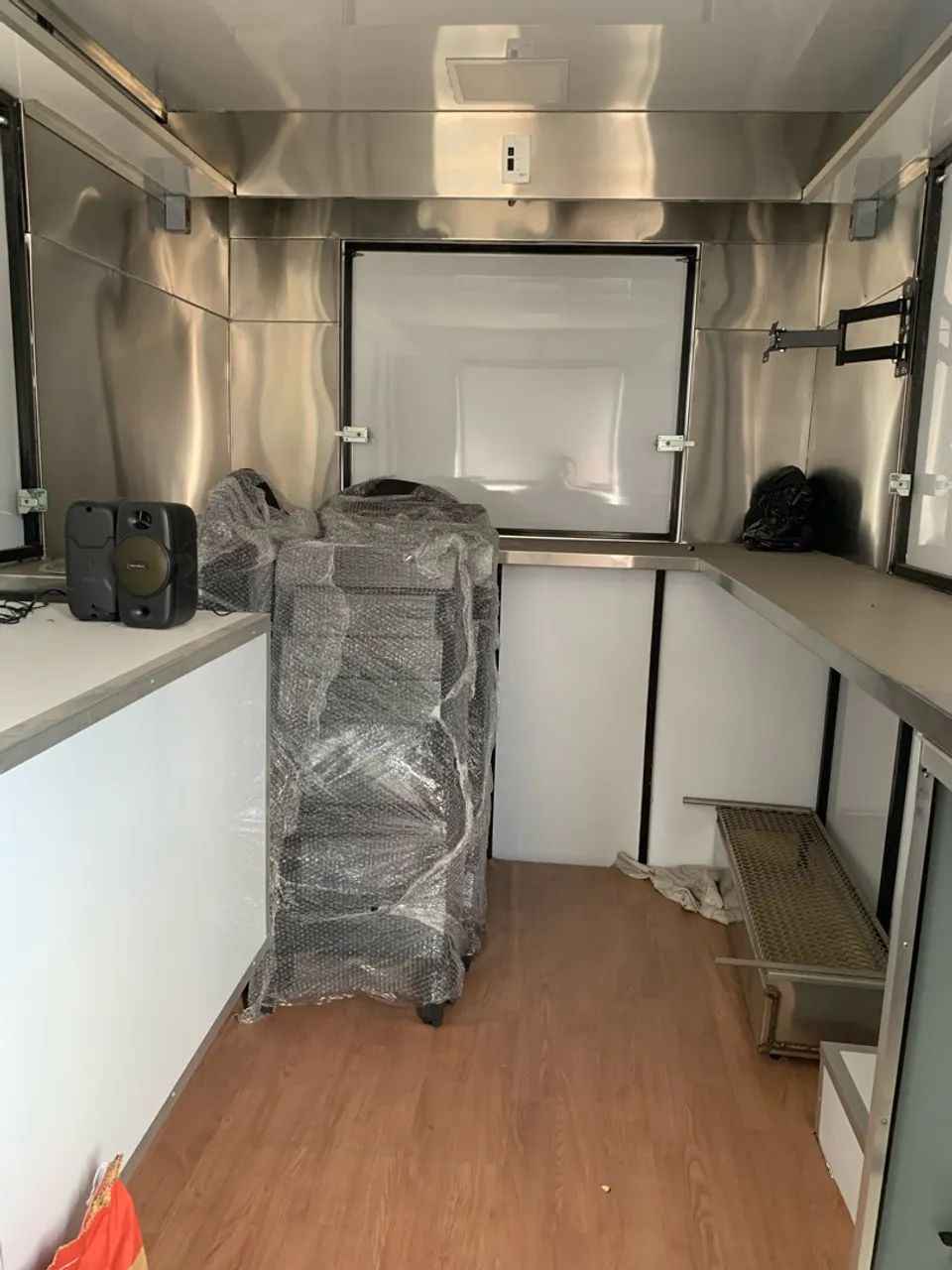 Trailer pronto para uso dimensões 3,5 x 2,00 x 2,30  - Foto 5