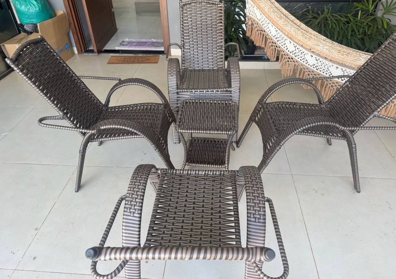 Conjunto mesa e 4 cadeiras  - Foto 2