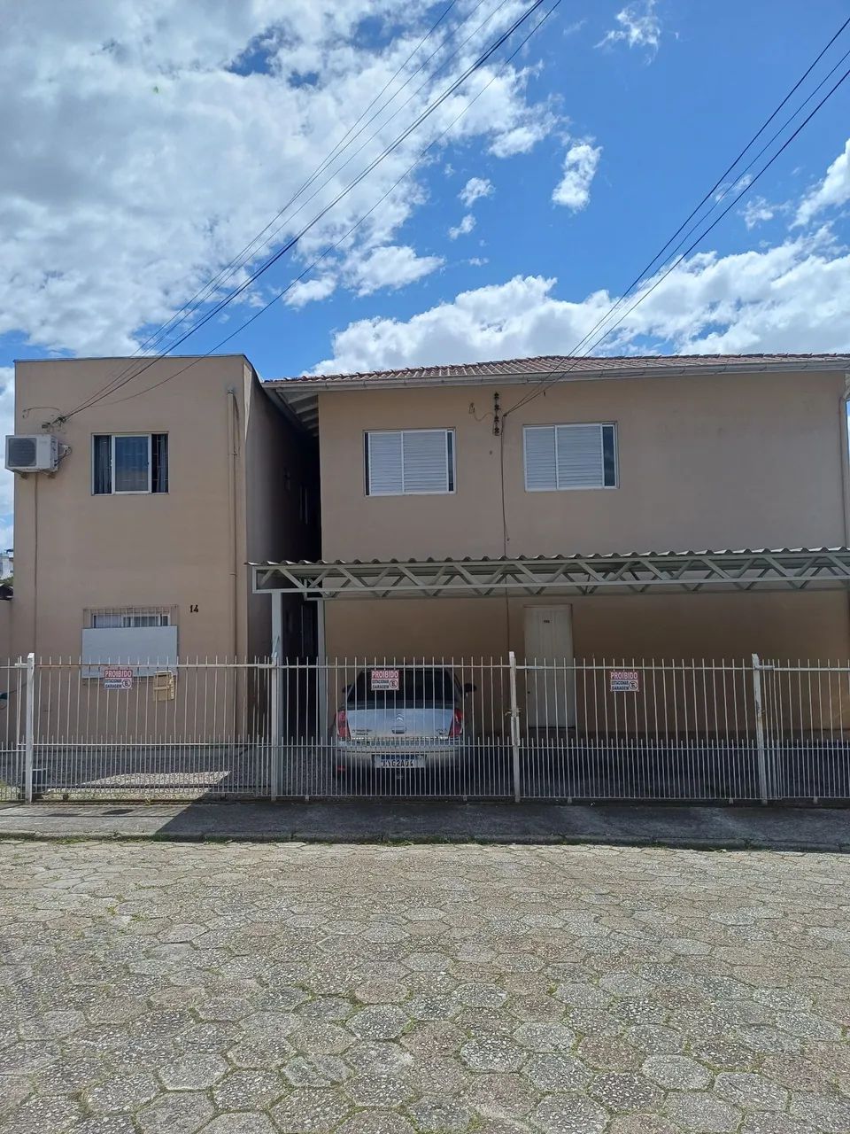 Kitnet mobiliada com garagem 