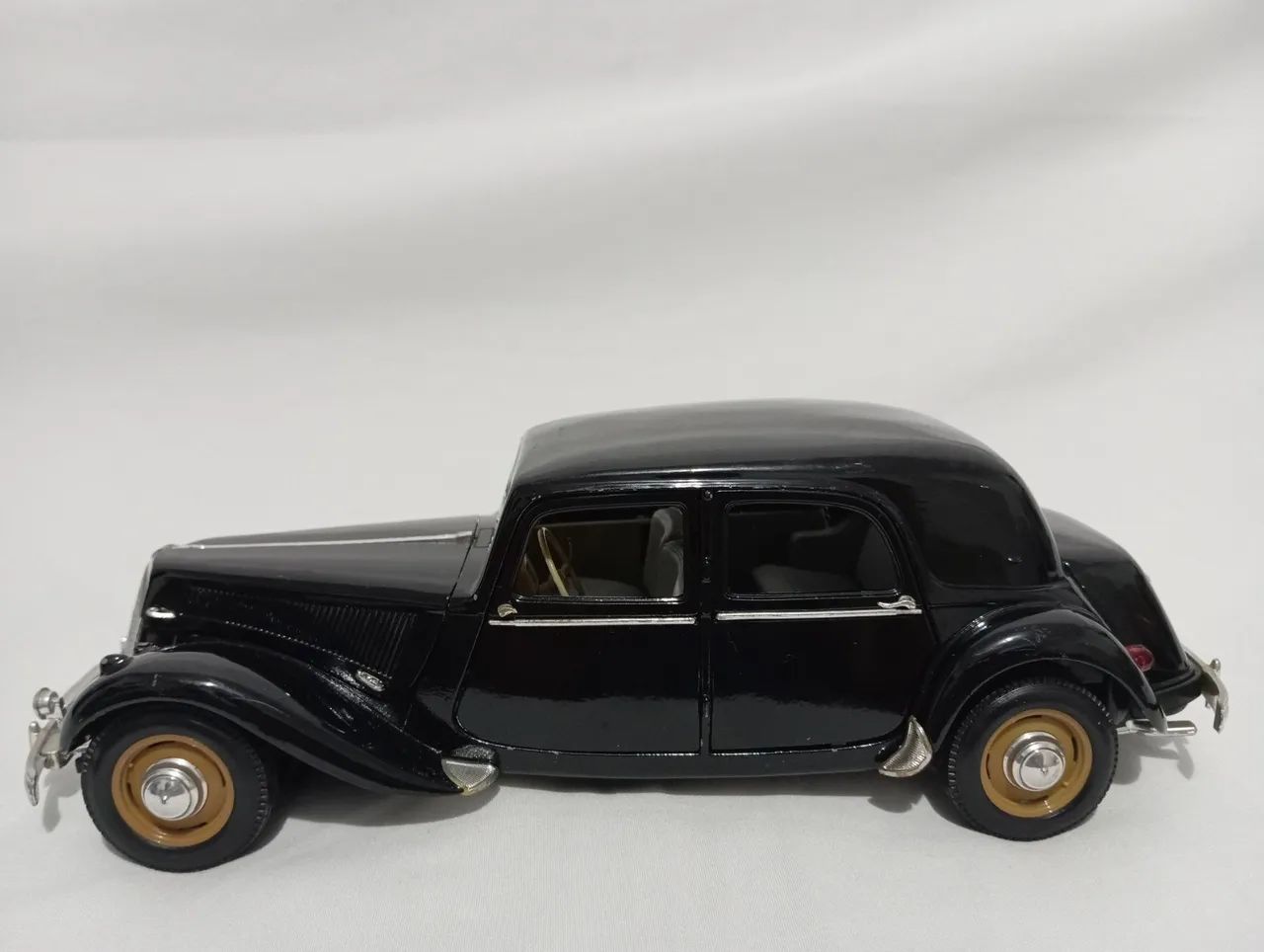 CITROEN 15CV 6 CYL 1952 - 1/18 MAISTO MINIATURA - Hobbies e