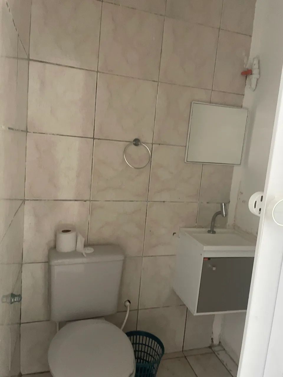 Alugo ponto Comercial com banheiro - Foto 5