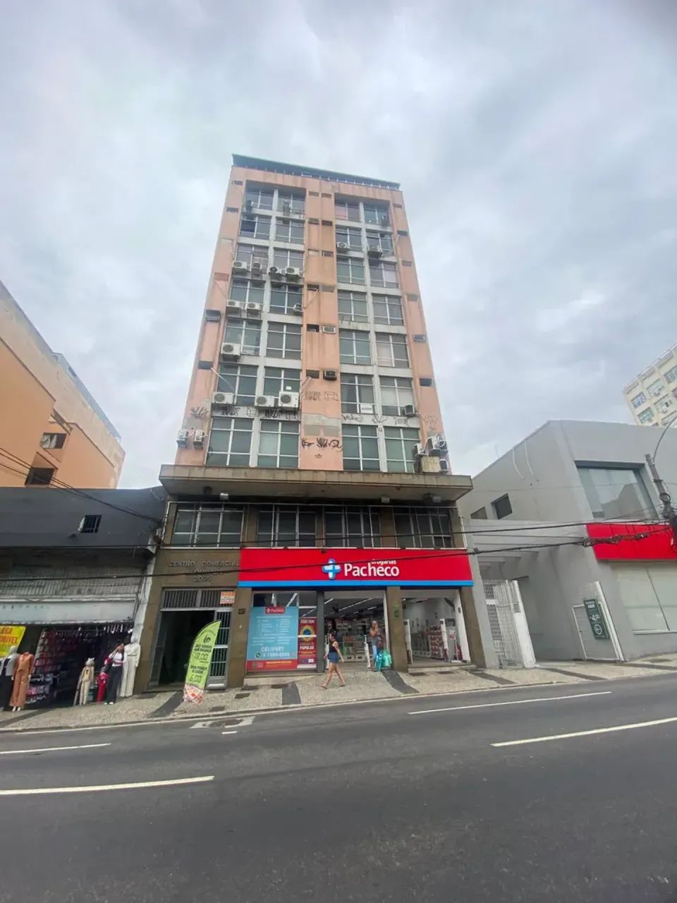 SALA COMERCIAL NO ED. ELDORADO · AV. BRIGADEIRO LIMA E SILVA · BEM ILUMINADA · R$. 1.000,0