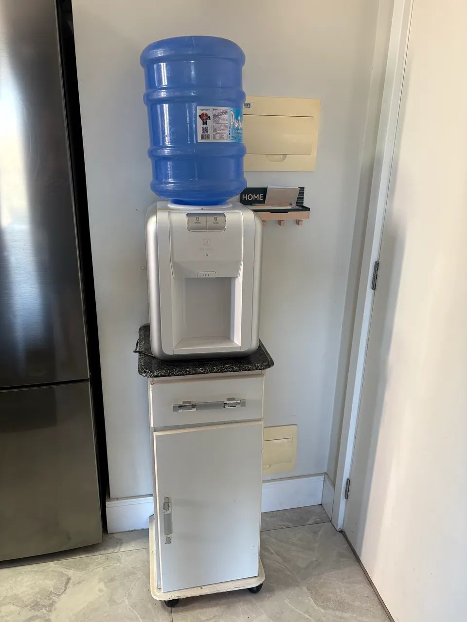 Bebedouro Electrolux - 110 V motor compressor + suporte mesa + Galão  - Foto 4