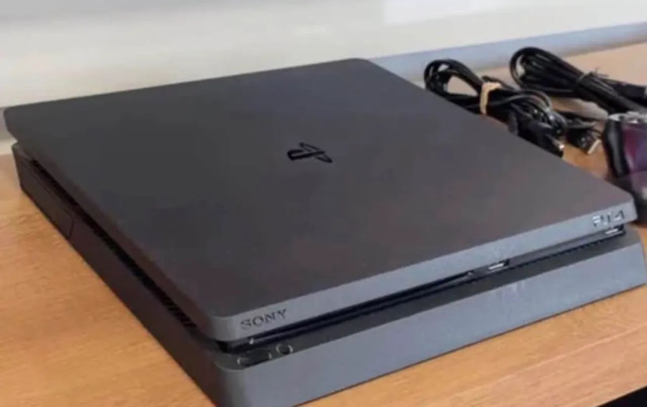 PS4 SLIM 1 TB 3 CONTROLES