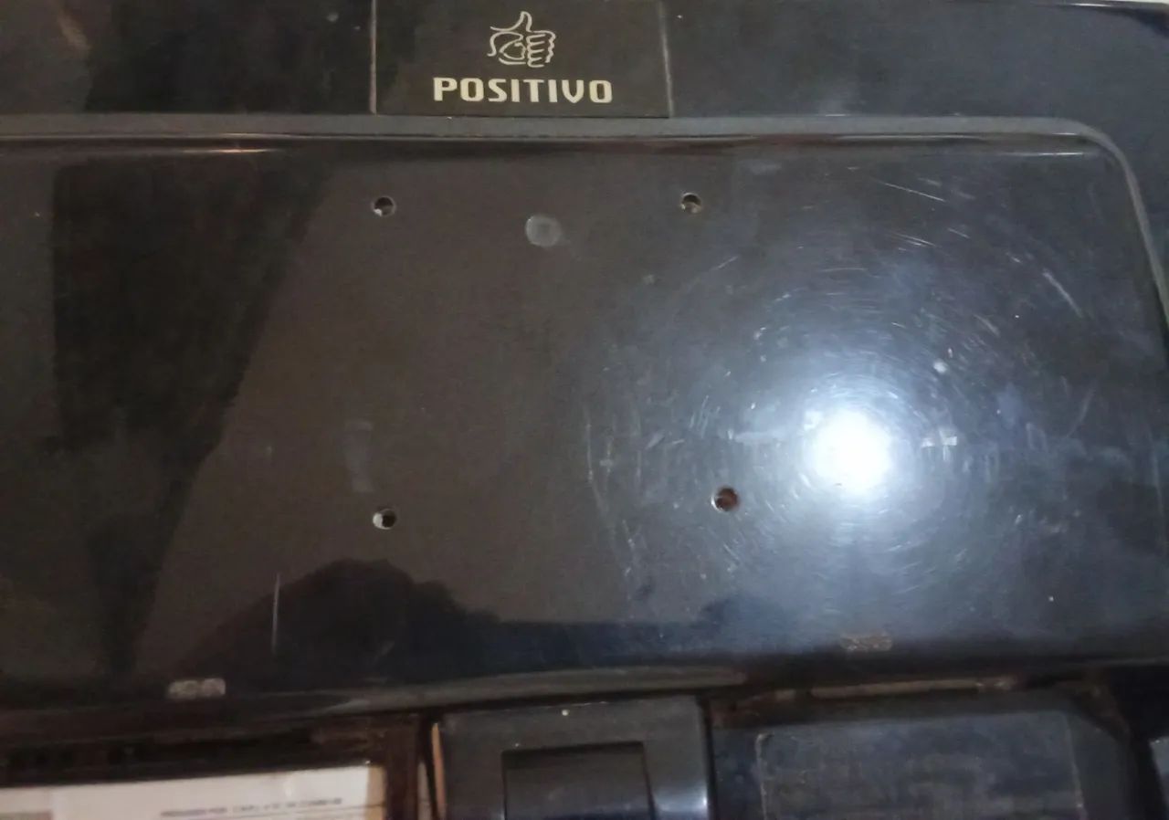 Monitor funcionando da positivo estar com um risco do lado direito dele - Foto 4