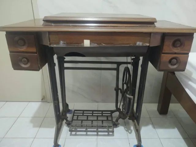 Máquina de costura antiga  - Foto 2