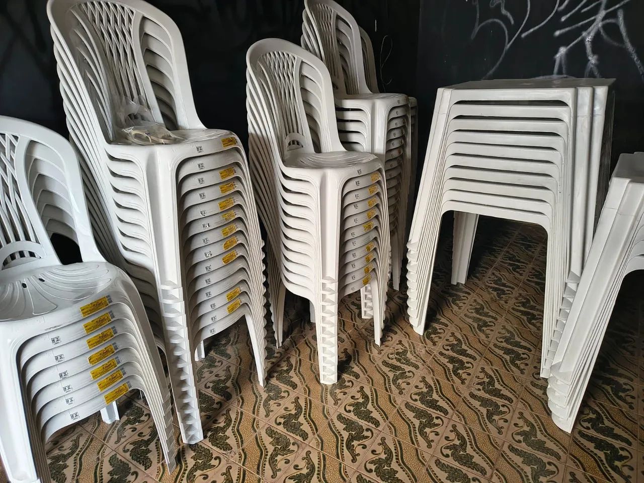 Jogos de mesa e cadeira de plástico para negócios  - Foto 2