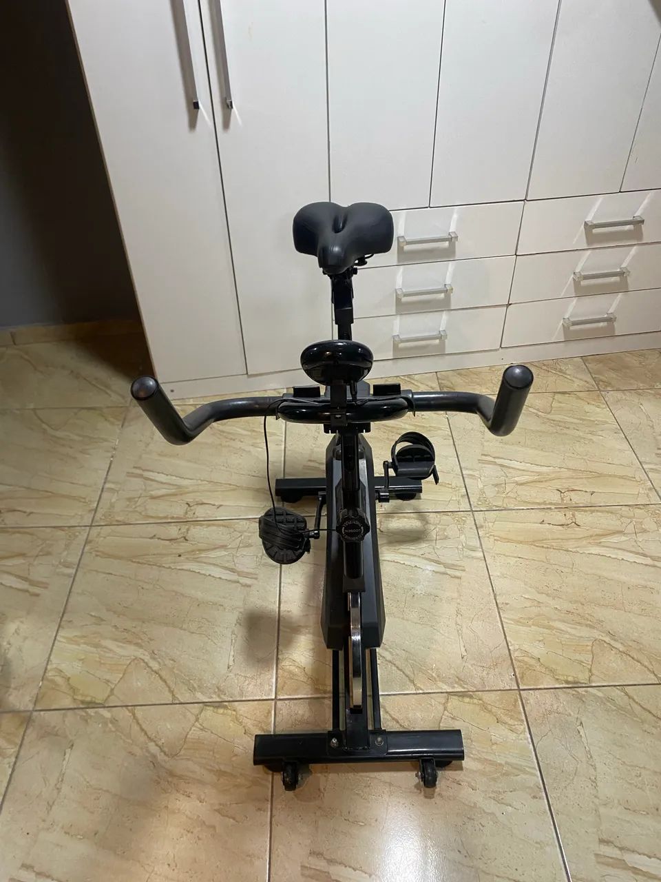 Bicicleta ergométrica tipo spinning 