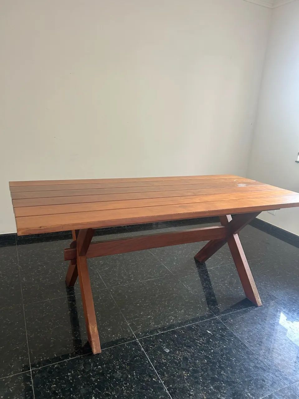 Mesa robusta de madeira maciça - Foto 2