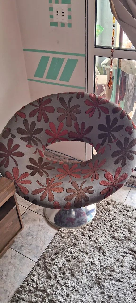 Poltrona em formato de concha e base cromada R$ 199,00 - Foto 3