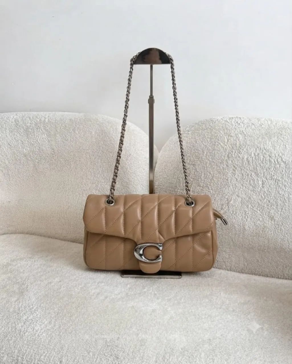 Bolsa Coach Quilted Tabby 26 Preto Couro Nappa Acolchoado e Ferragens Prateadas - Foto 5