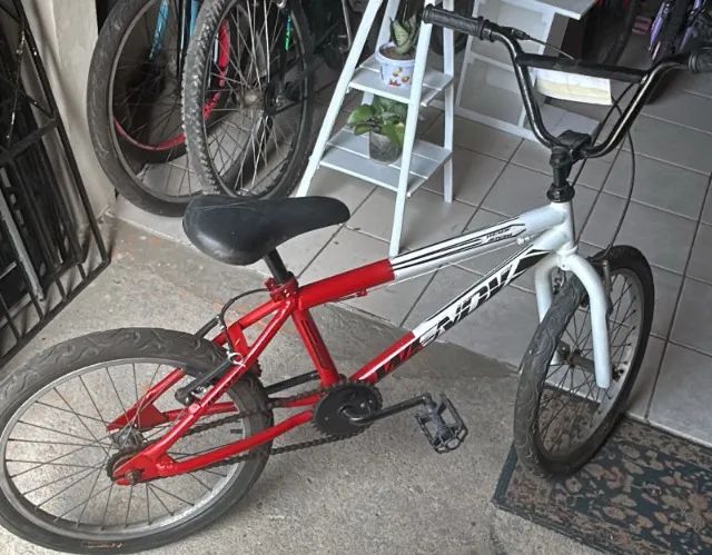Bicicleta aro 20 Vermelha com branco - Foto 2