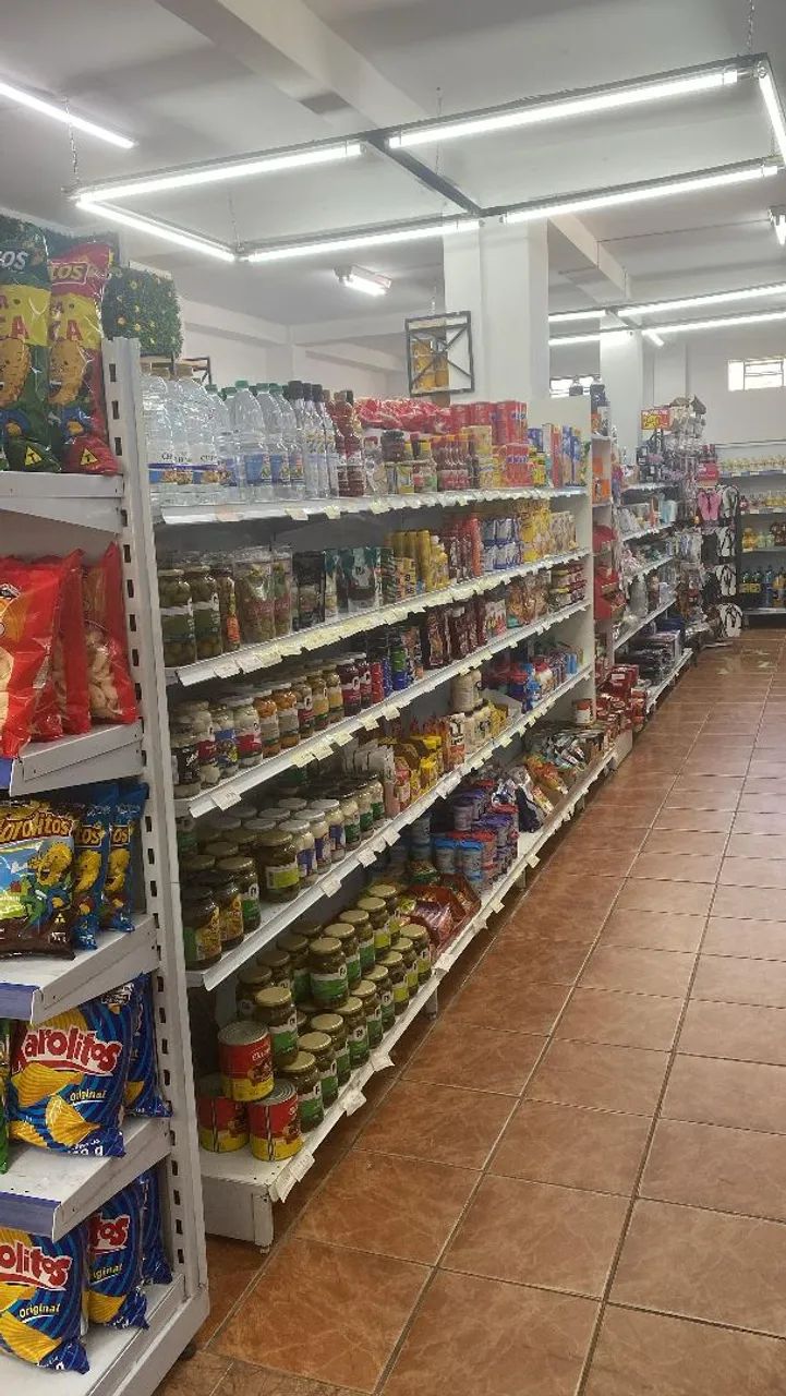 Mini mercado em pleno funcionamento 