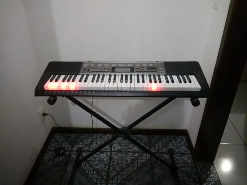 Teclado Casio LK-265 Com teclas que iluminam te ensinando a tocar