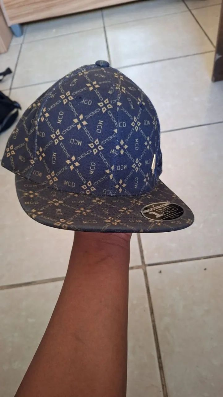 VENDO O BONÉ MCD ORIGINAL com o plástico do fitão - Foto 3