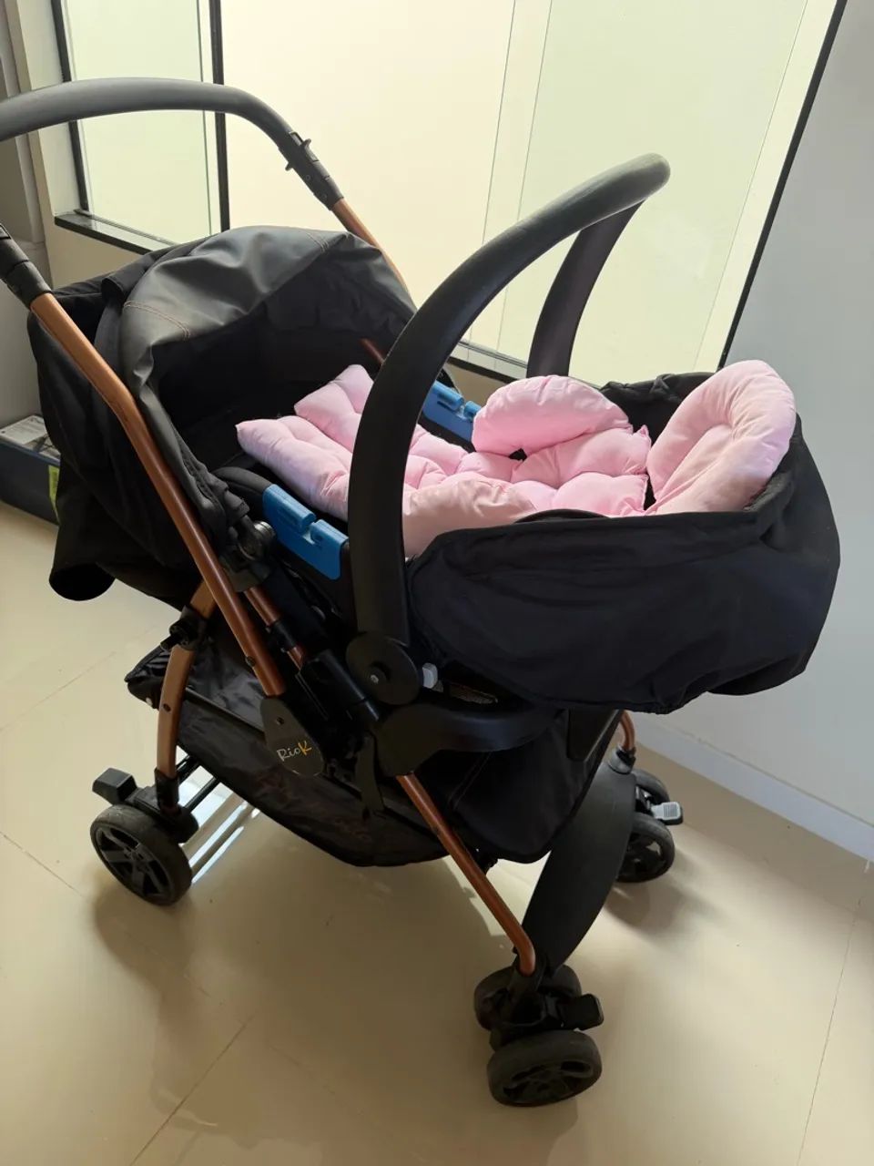 Carrinho de bebê e bebê conforto  - Foto 5