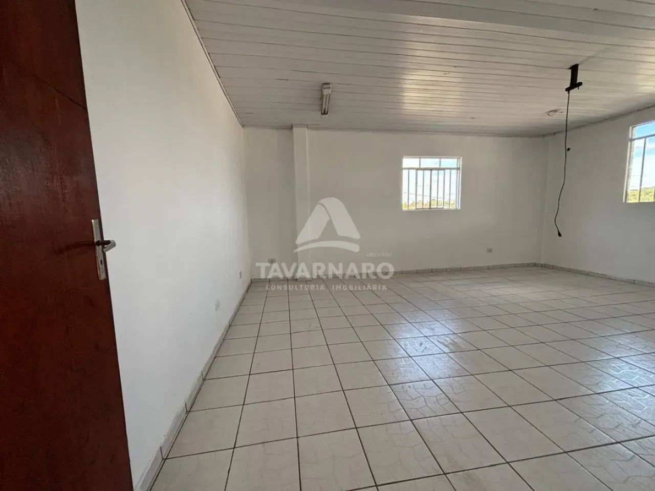 Espaço Comercial com Estacionamento e Pátio na Av. Carlos Cavalcanti! - Foto 4