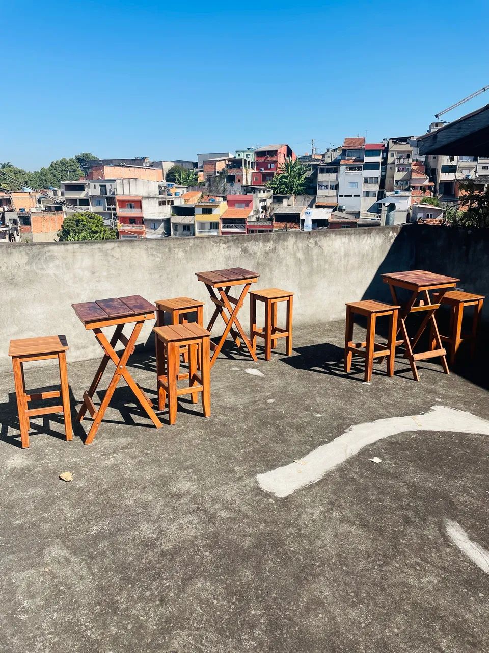 Mesinhas e banquetas de bar