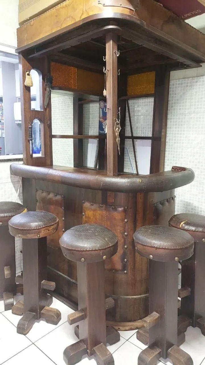 Bar de Madeira Maciça Imbuía + 5 bancos acento de couro. + de 45 anos. - Foto 2