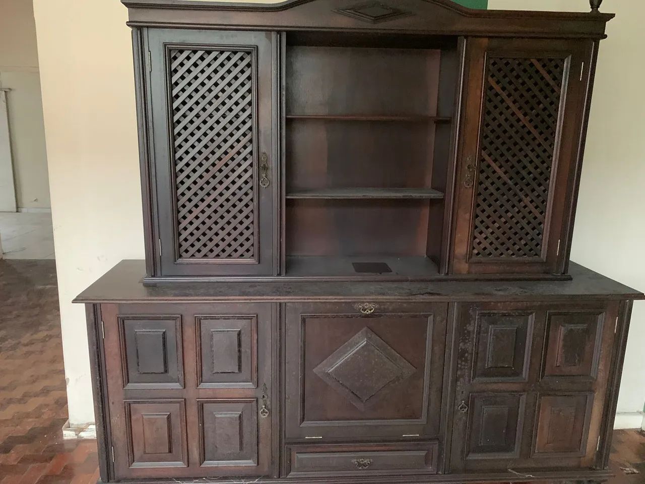Móvel colonial, buffet e oratório