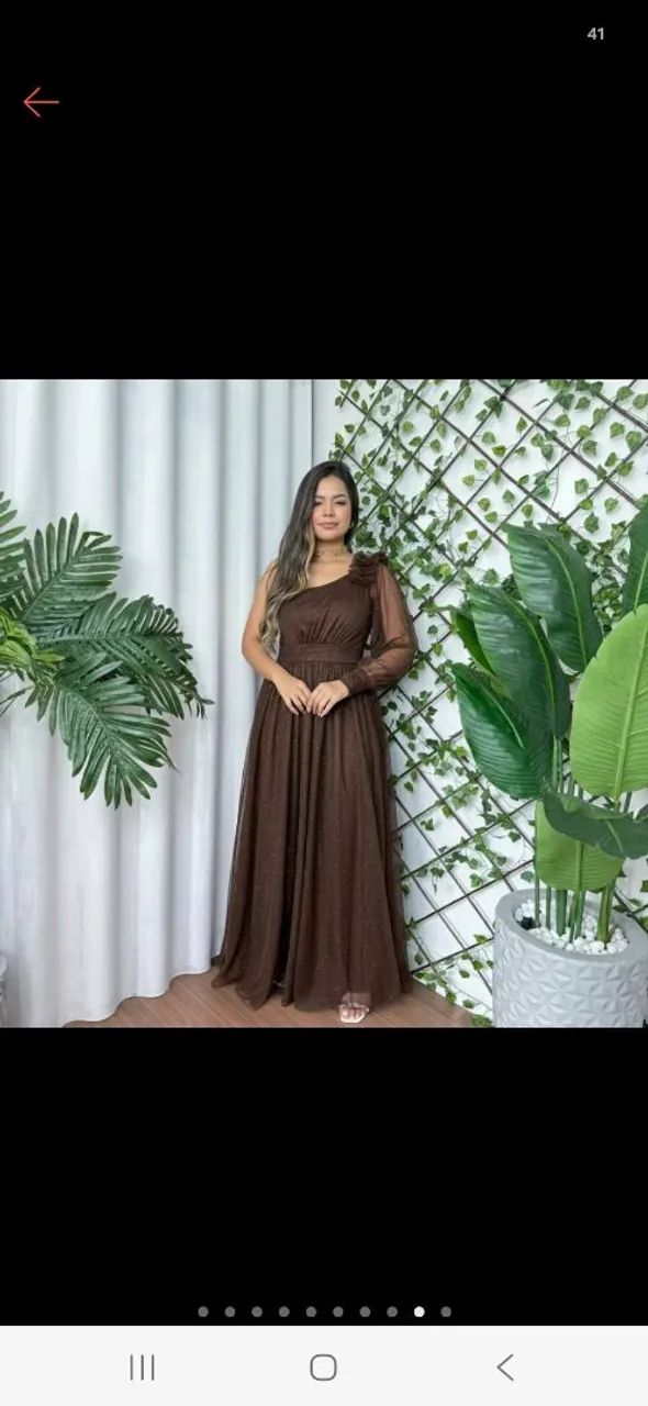 Vestido com brilho e fenda
