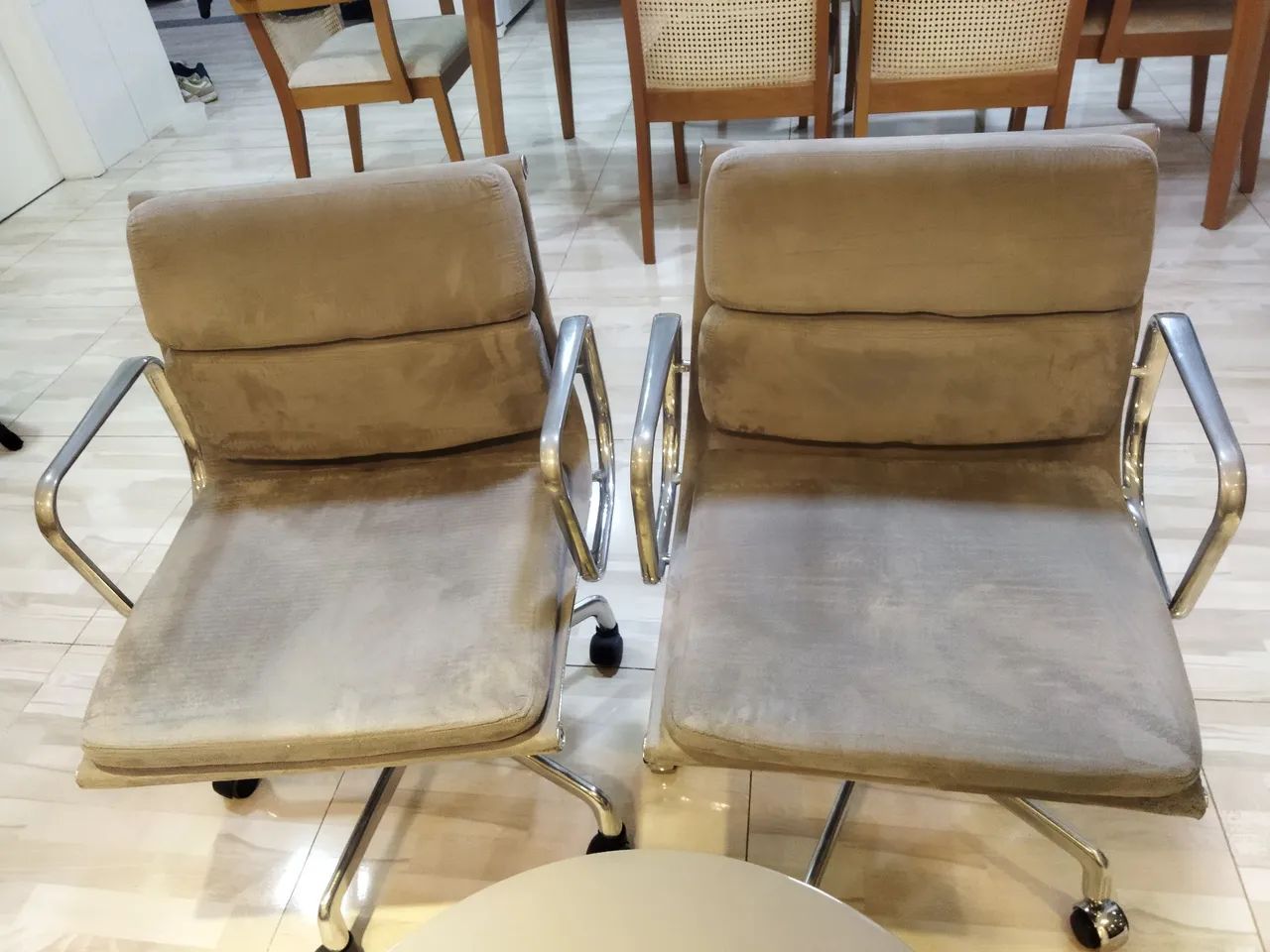Conjunto de cadeiras e mesa - Foto 3