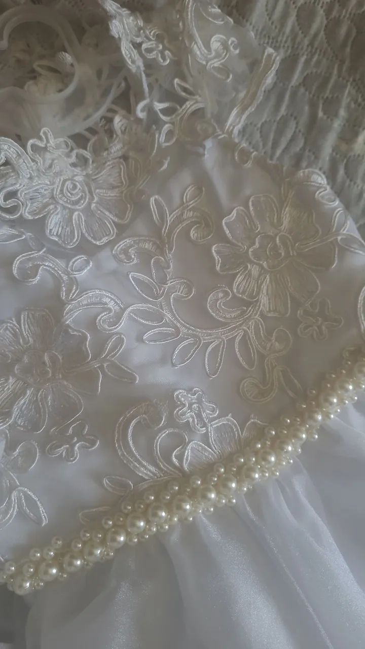 Vestido de dama de honra infantil branco luxo (4-6 anos) com renda e pérolas - Foto 2