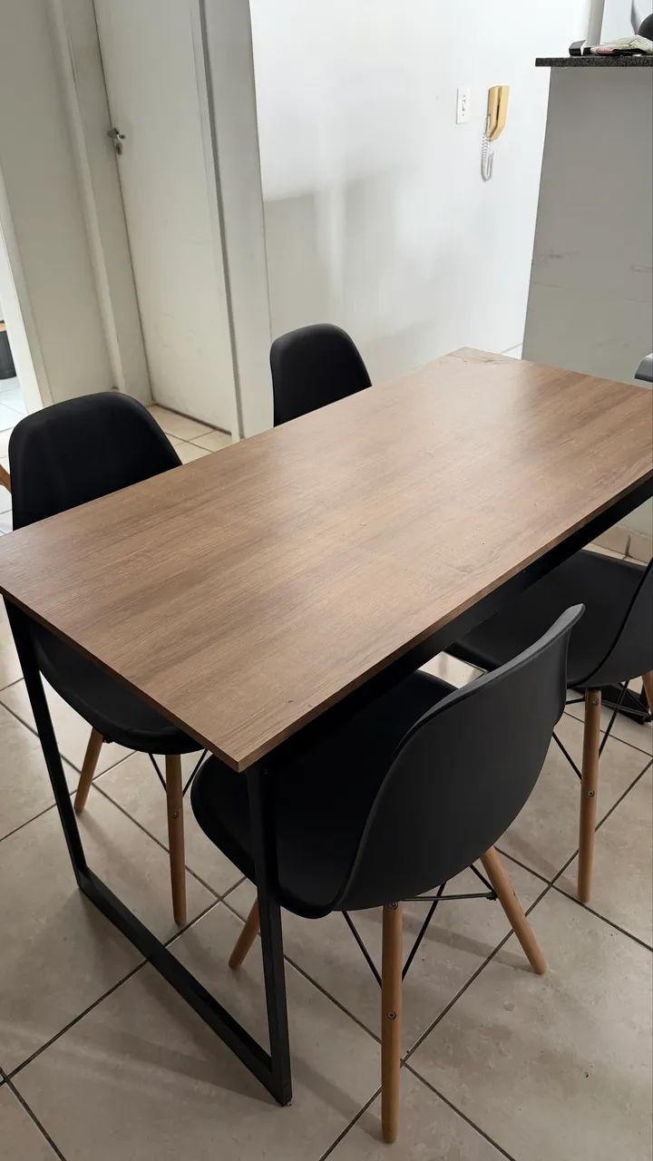Mesa com cadeira