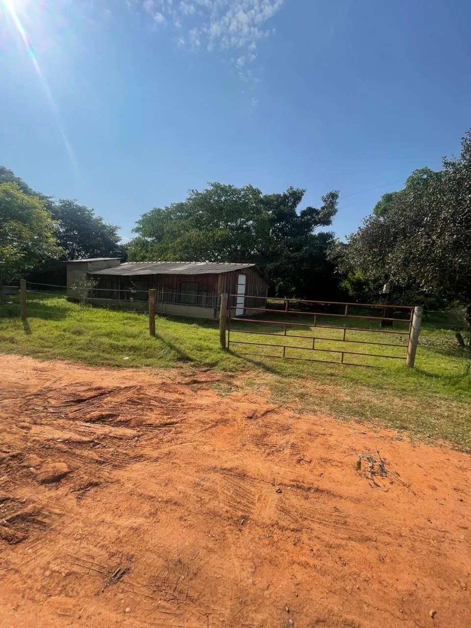Vendo rancho na beira do rio Miranda 
