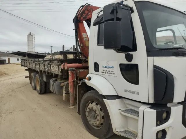 Caminhão Guindaste Munk Cargo 2423 2012/2013